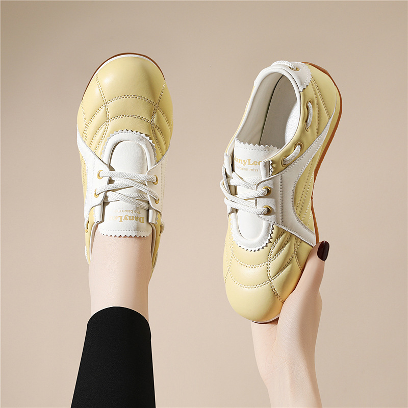 2025 New German Women's Spring Flat Soft Bottom Lightweight Designer Fashion Sports and Leisure White Multi functional Small Leather Shoes