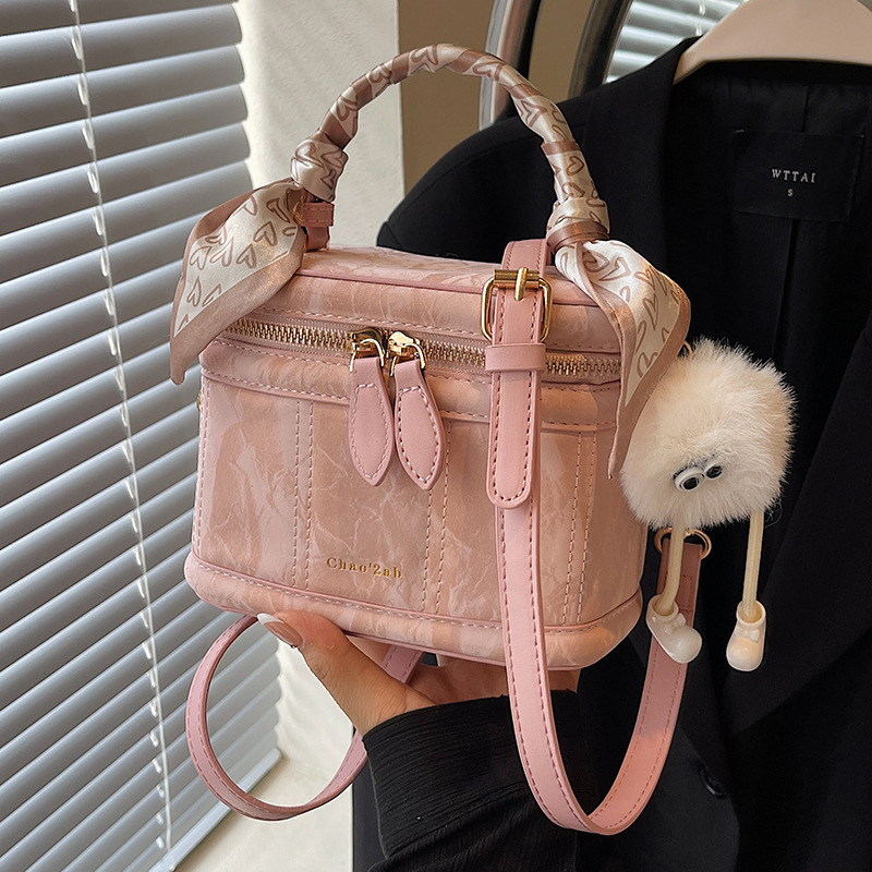 2025 Designer free designer 3 shipping Shoulder Bags for woman Casual Fashion vintage Tassel Ribbons black bucket