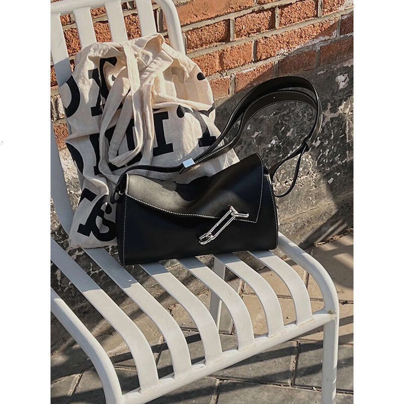 Women's Bags Black tote for women new style popular this year, high-end texture wide strap commuting single shoulder crossbody bag