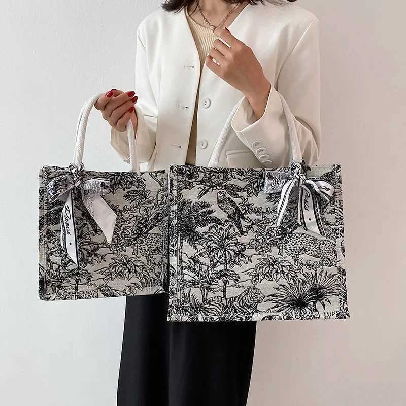2024 Womens Shopping Bag Womens Versatile Shoulder Bag Handbag Fashion Commuter Handbag Womens Student Bag Wallet and Handbag Y250320