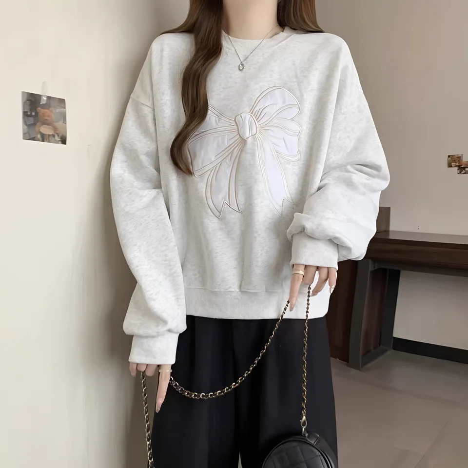 SpringSummer Womens Long Sleeve Elegant Retro Cream Hoodie Loose Korean Embroidered Tshirt with Butterfly Pattern 250312