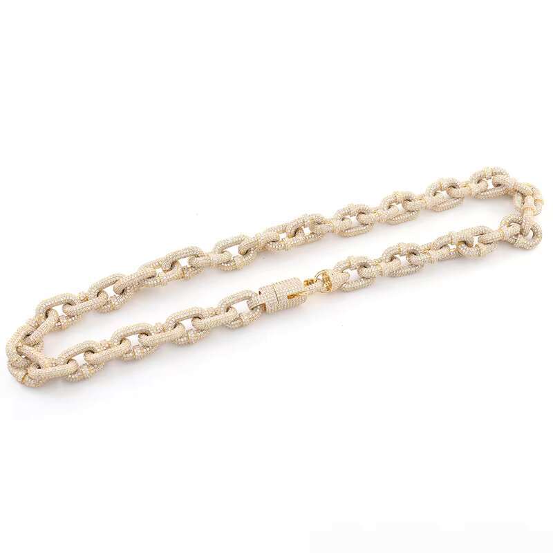 Reviewing high-quality jewelry Hiphop ice out Moissanite Miami Cuban chain