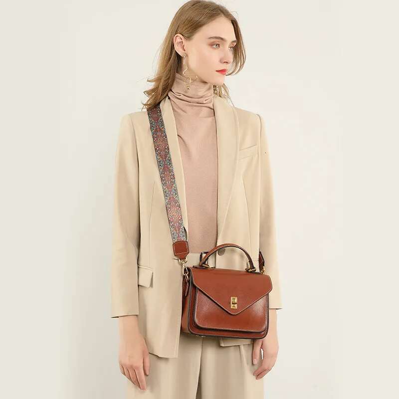 100% Genuine Women Shoulder Bags Retro Small Totes Soft Leather Ladies Messenger Bag Female Classic Satchels Brown 2023