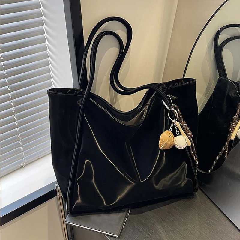 Black large capacity womens 2024 new simple soft leather shoulder bag womens handbag Y250320