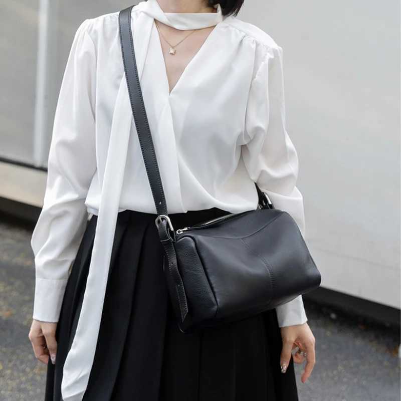 Genuine leather womens luxury shoulder bag high-quality messenger for homeless people Versatile pillow bag suitable for womens social and cross use Y2