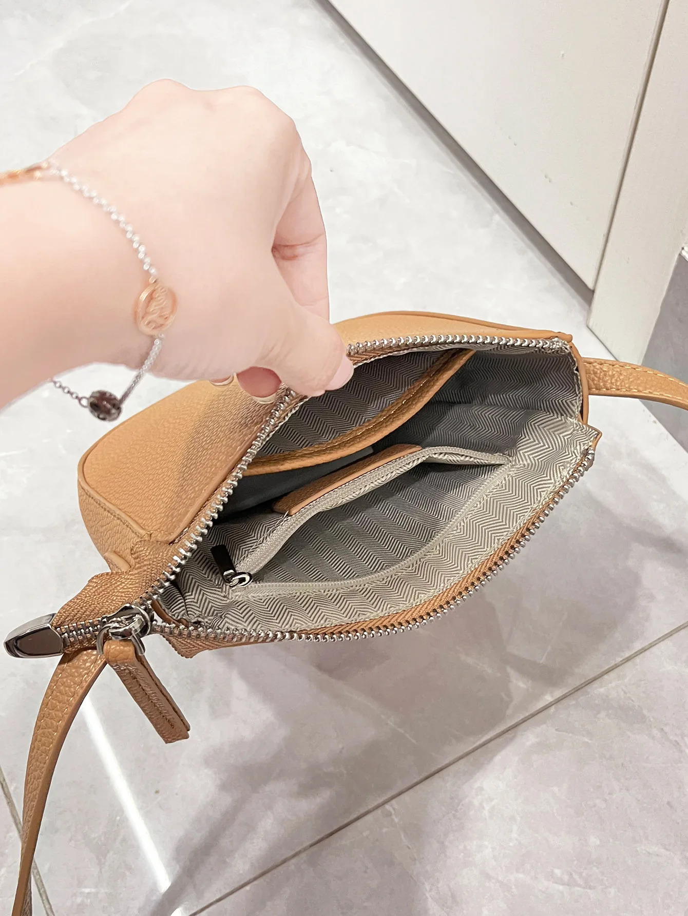 Classic minimalist solid color womens crossbody bag fashionable three-dimensional zipper single shoulder bagPUleather phone bag 250314