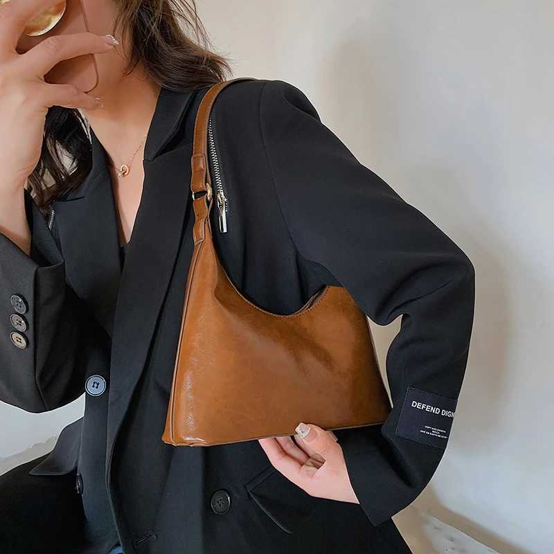 Retro PU Leather Womens Shoulder Bag 2023 Trend Green Womens Underwear Bag Minimalist Luxury Designer Small Handbag Y250320