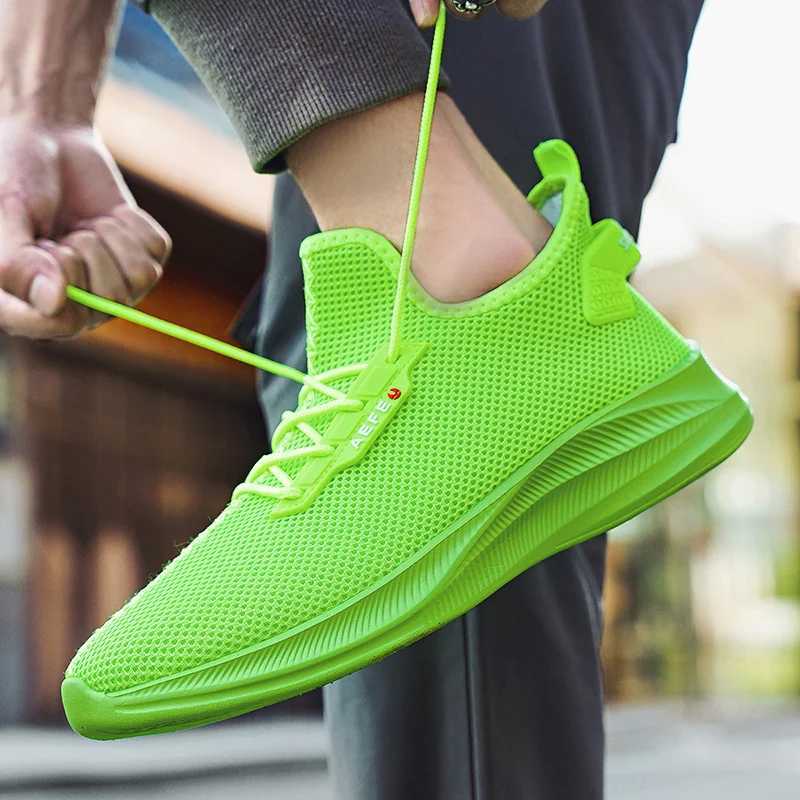2024 Hot S Running Shoes Mens Summer Sports Shoes Lightweight Breathable Green Mesh Sports Shoes Mens Sports Tennis Shoes Y250320