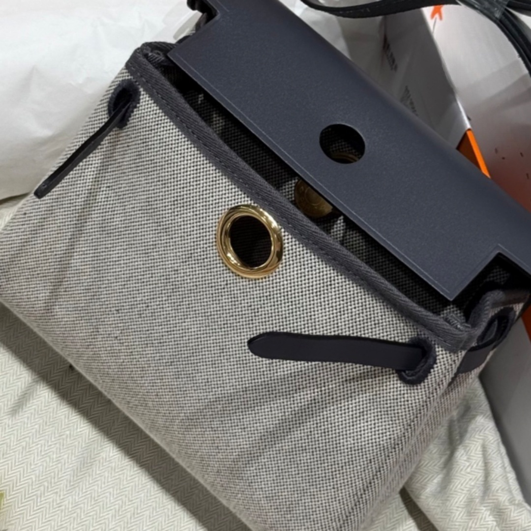 19A Designer Crossbody Bag Messenger Bag Shoulder Bag Classic Fashion Mini 20cm in German leather and canvas with 18K plated hardware