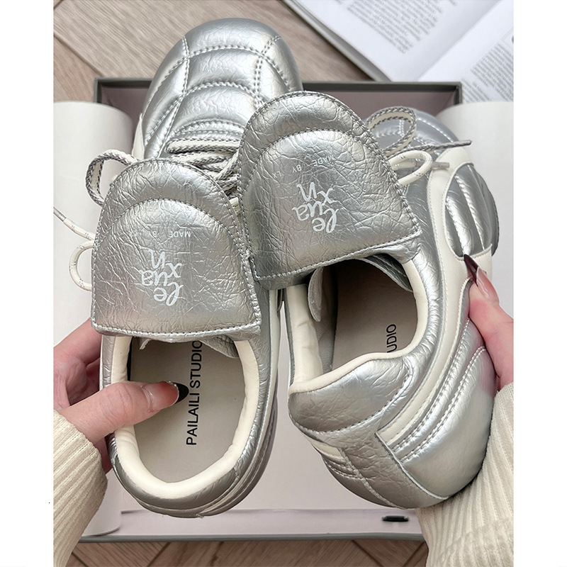 2025 New Flip Germany Training Multi functional Sports and Leisure Women's Niche Color Brushing Designer Fashion Flat White Shoes