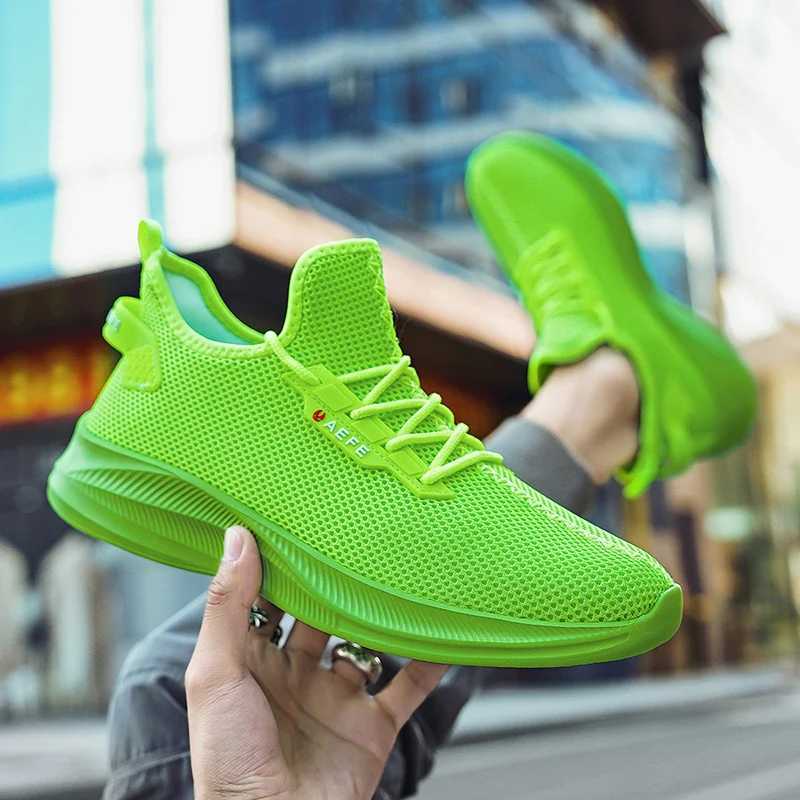 2024 Hot S Running Shoes Mens Summer Sports Shoes Lightweight Breathable Green Mesh Sports Shoes Mens Sports Tennis Shoes Y250320