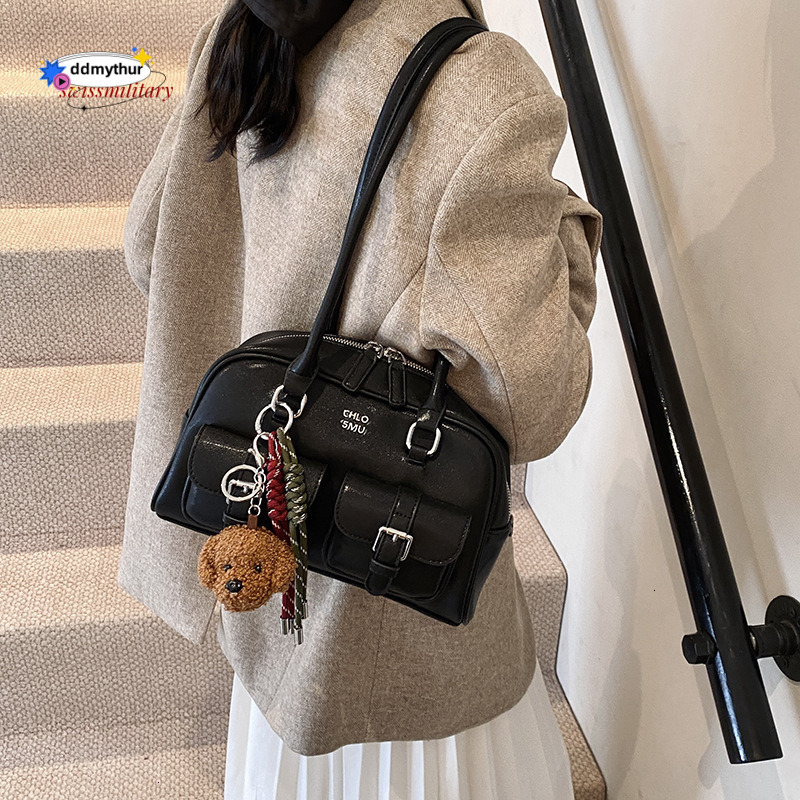Advanced matte women's with large capacity underarm tote bag, new fashionable and niche commuting shoulder bag #40 ddmythur