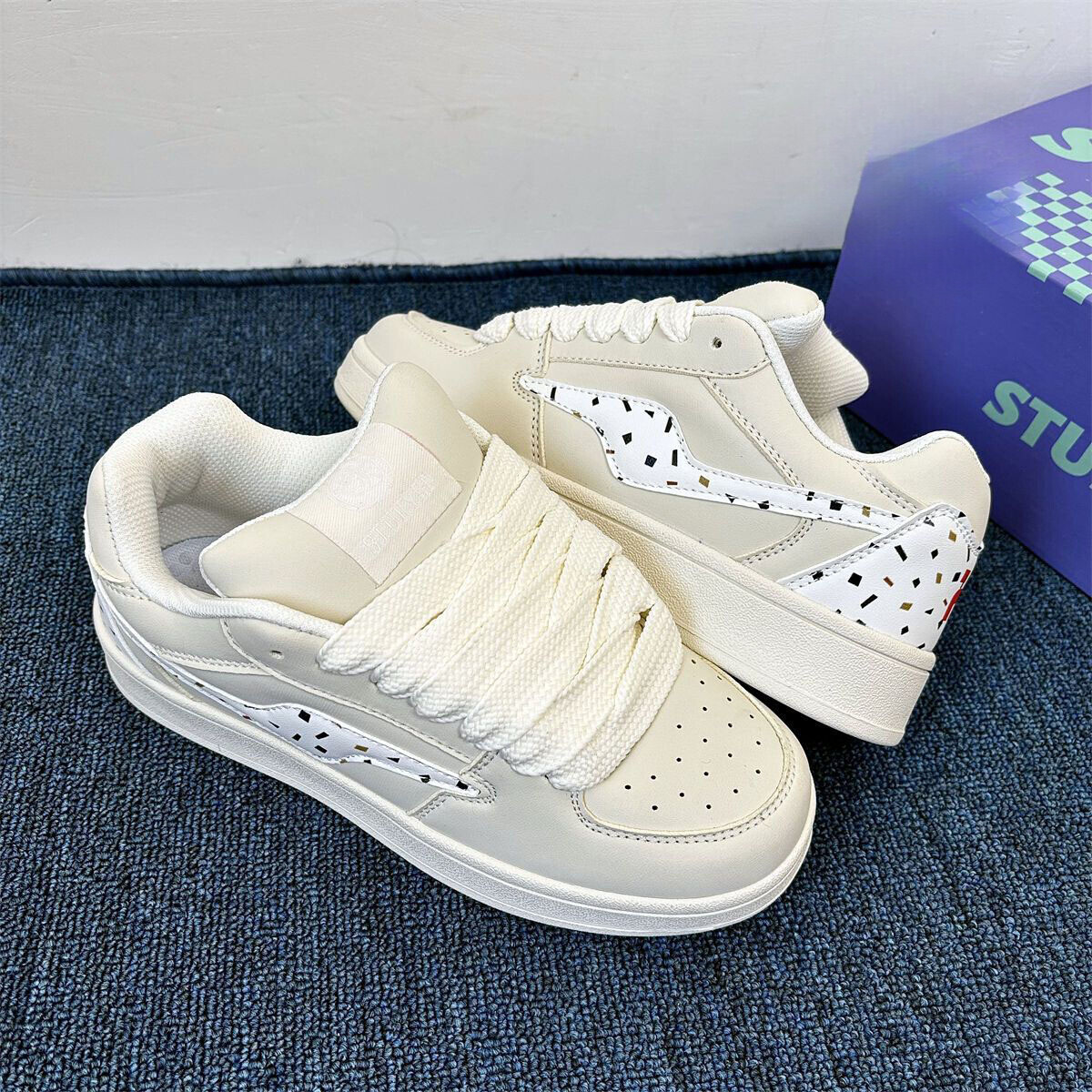 2025 new Korean version thick soled cream board designed for female students with multifunctional casual white shoes, fashionable bread shoes by desig