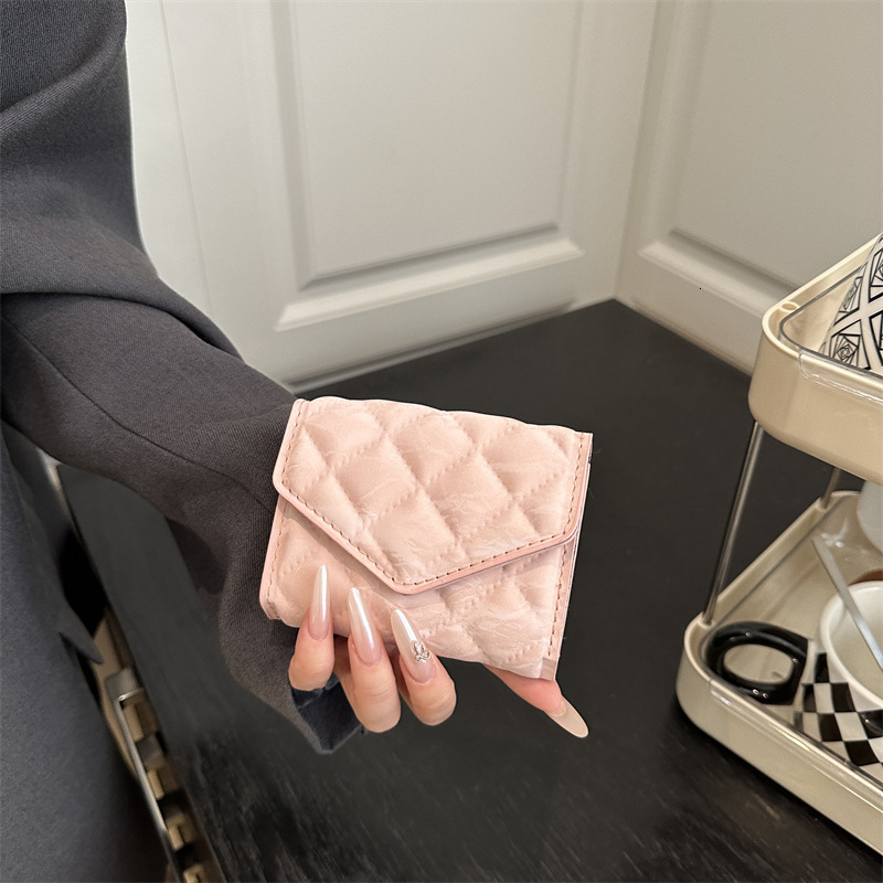 2025S Trend Designer Small Wallet With Niche Design Women S Simple And Fashionable Multi Buckle Diamond Grid Zero Wallet High End Short Clip Card Bag