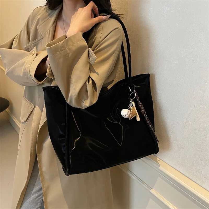 Black large capacity womens 2024 new simple soft leather shoulder bag womens handbag Y250320