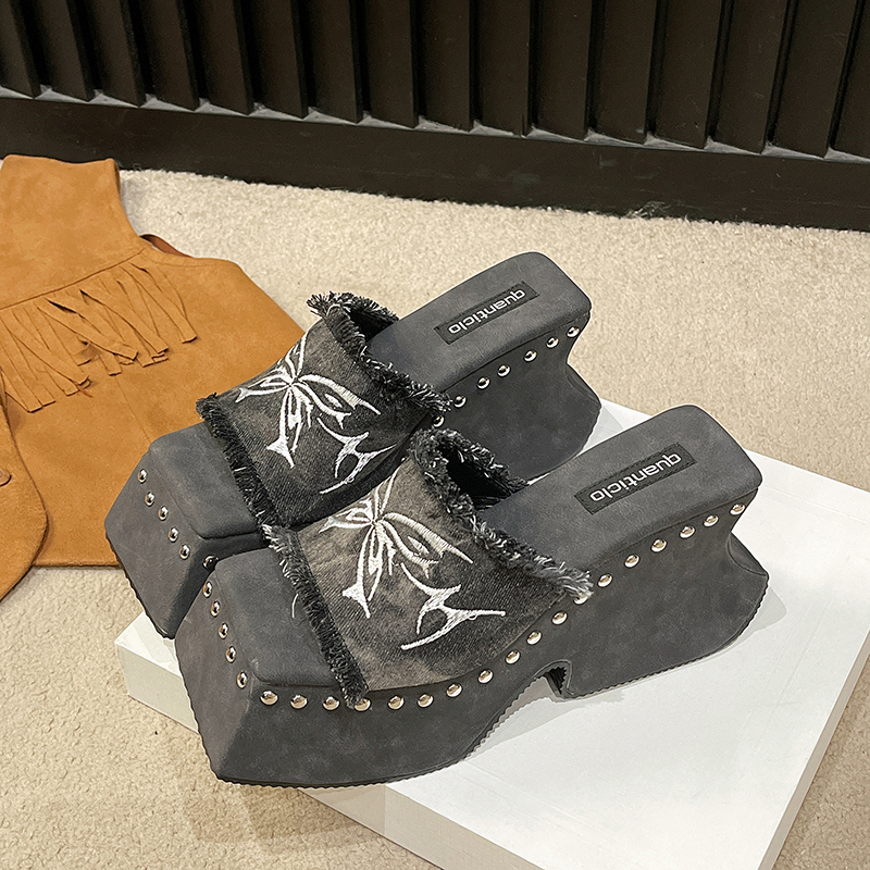 Punk Chunky Heels Slippers Sandals For Women Rivet Platform Slide Sandals Open Toe 2025 Summer Trendy Shoes Designer Women Shoes Square Toe Outdoor Be