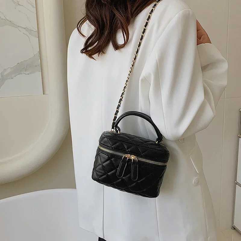 PU solid color fashionable shoulder bag zipper sewing 2025 hot selling womens bag large capacity internal company womens handbag Y250320