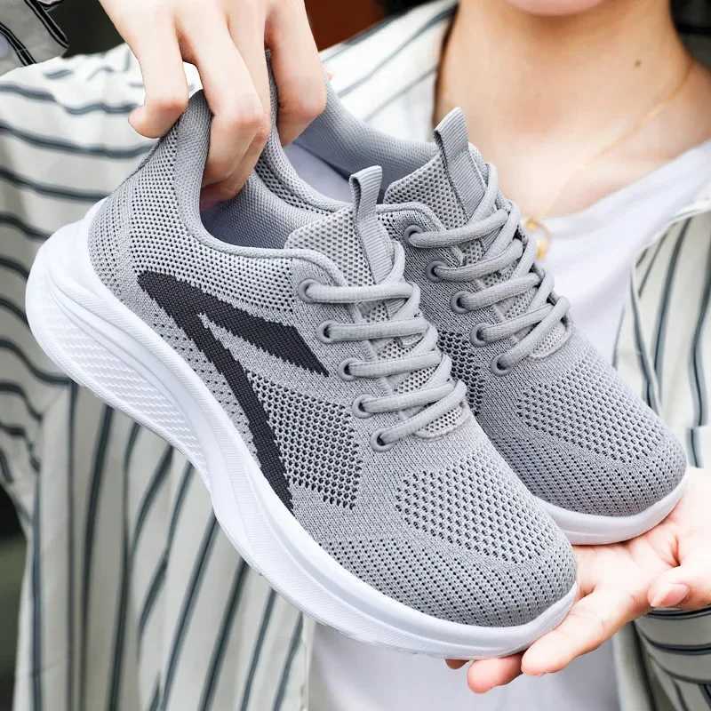 Running shoes 2025 spring new foreign trade wens shoes hot big size cross-border shoes soft sole casual sports shoes wen Y250320