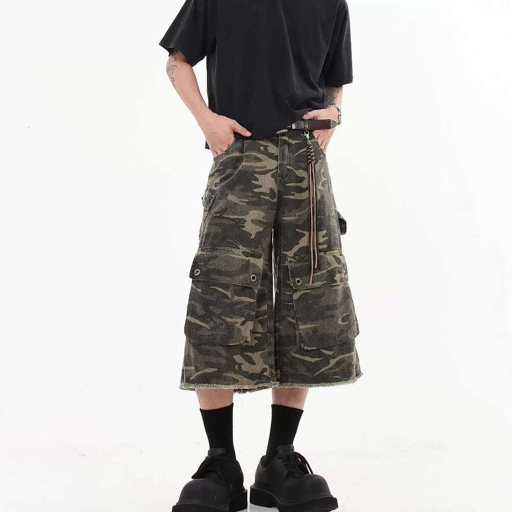 Street camouflage print with polished edges, loose straight leg workwear, casual shorts, cropped pants, men's and women's summer