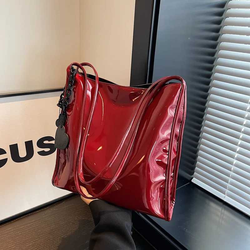Luxury Designer Womens Fashion Patent Leather Glossy Underarm Shoulder Bags Large Capacity Commuting Handbags Y250320