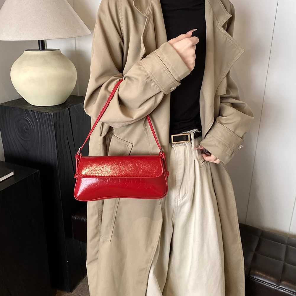Womens Fashion Underwear Bag Solid Color Retro Shoulder Bag Wax Leather Versatile Armpit Bag Shopping Commuter Date Party Bag Y250320