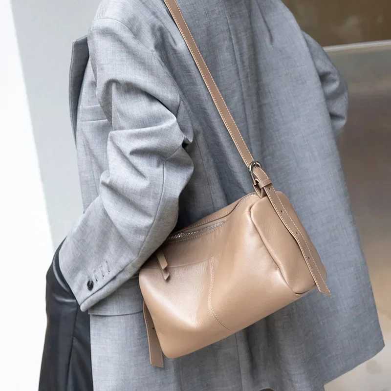 Genuine leather womens luxury shoulder bag high-quality messenger for homeless people Versatile pillow bag suitable for womens social and cross use Y2