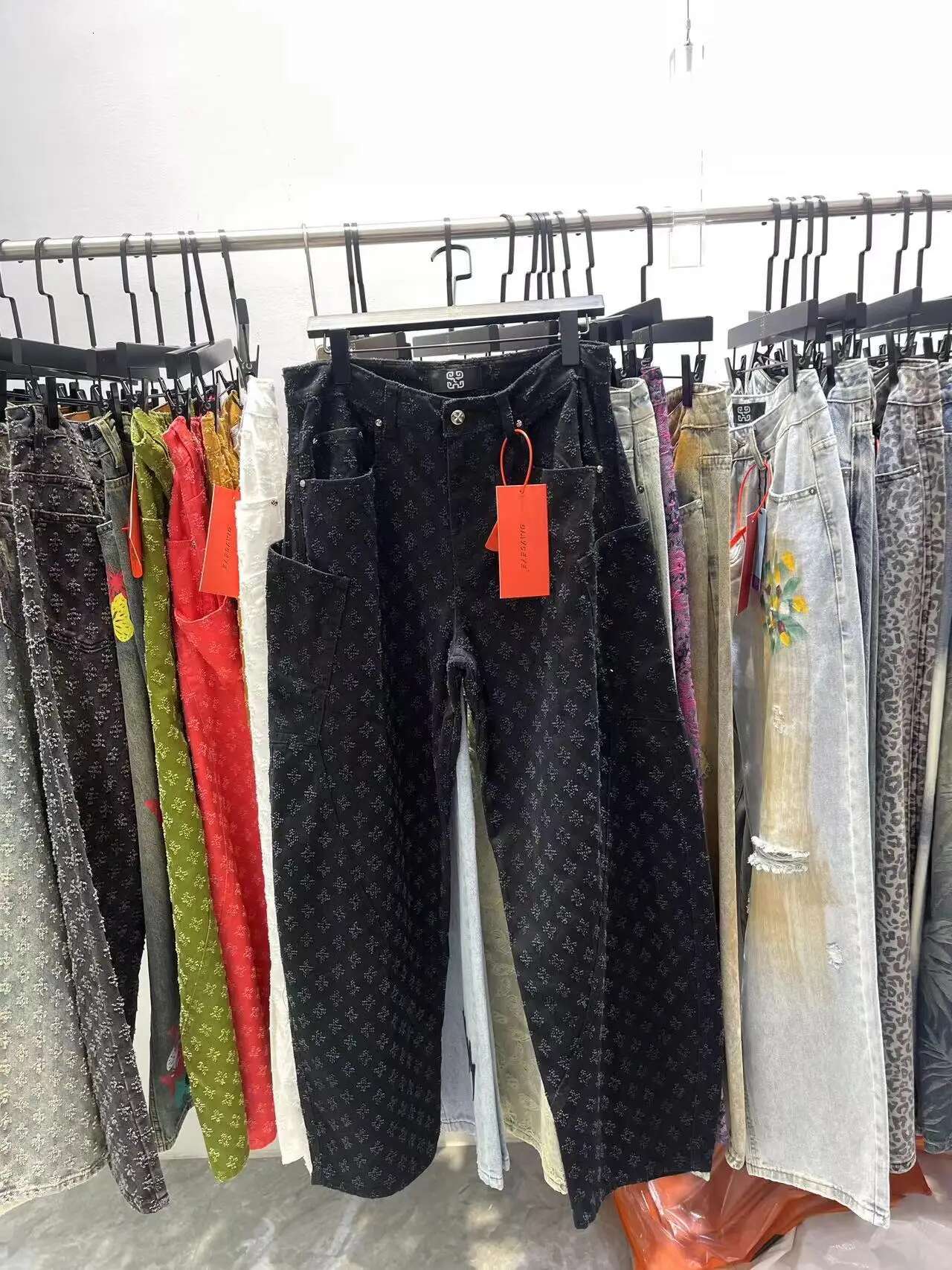 Designer Jeans New Personalized Jacquard Pattern Retro Emed Y2K Street Wear Jeans Long Pants Straight Tube Loose Men's Fashionable Jeans