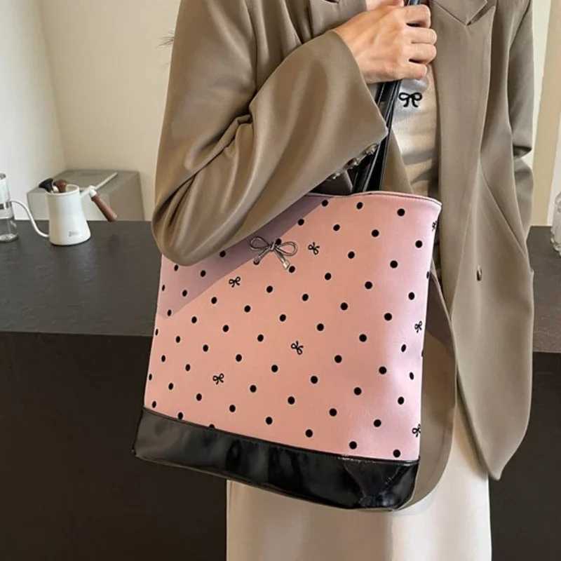 Large capacity soft back indoor company shoulder bag high-quality sewing thread bag womens fashionable zipper Pu s Y250319