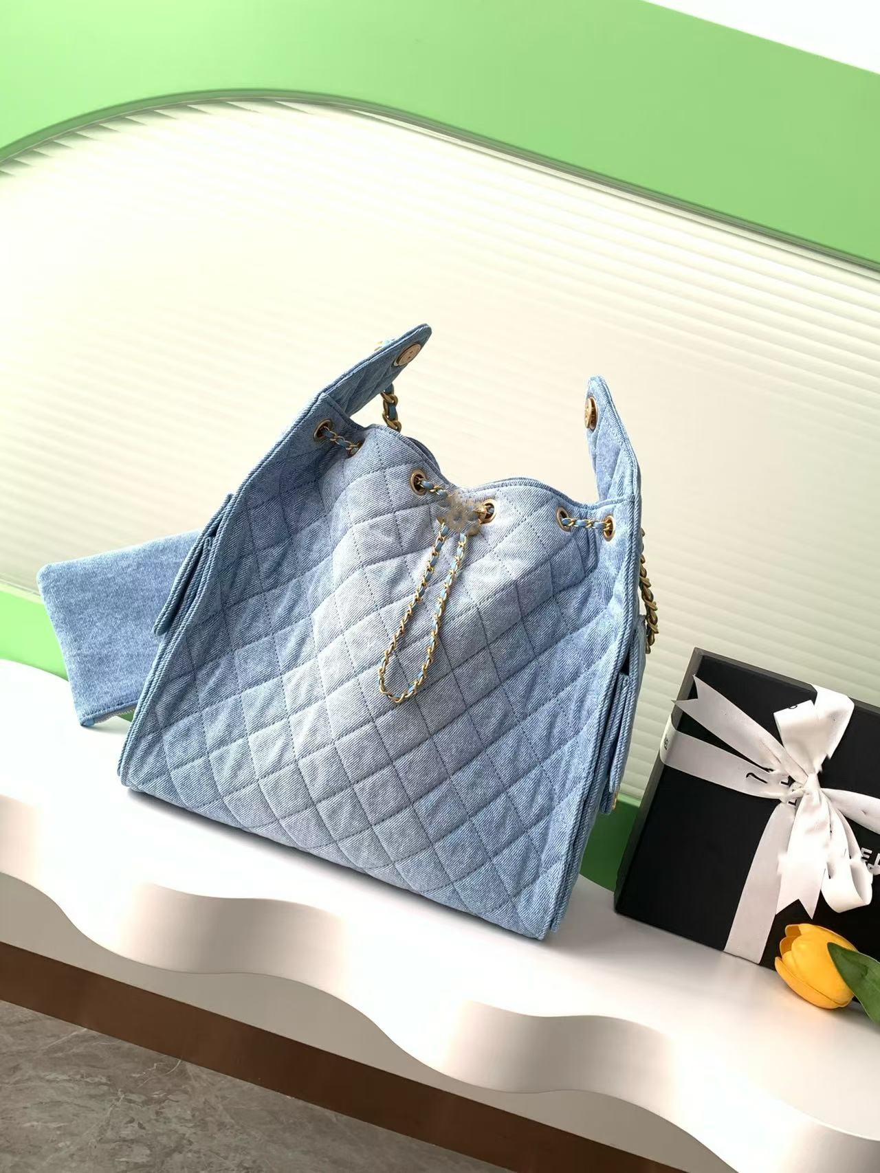 Evening Bags 10A vintage leather high-quality designer this seasons bestseller. An adjustable chain that transforms into a bucket bag fashionable 5311