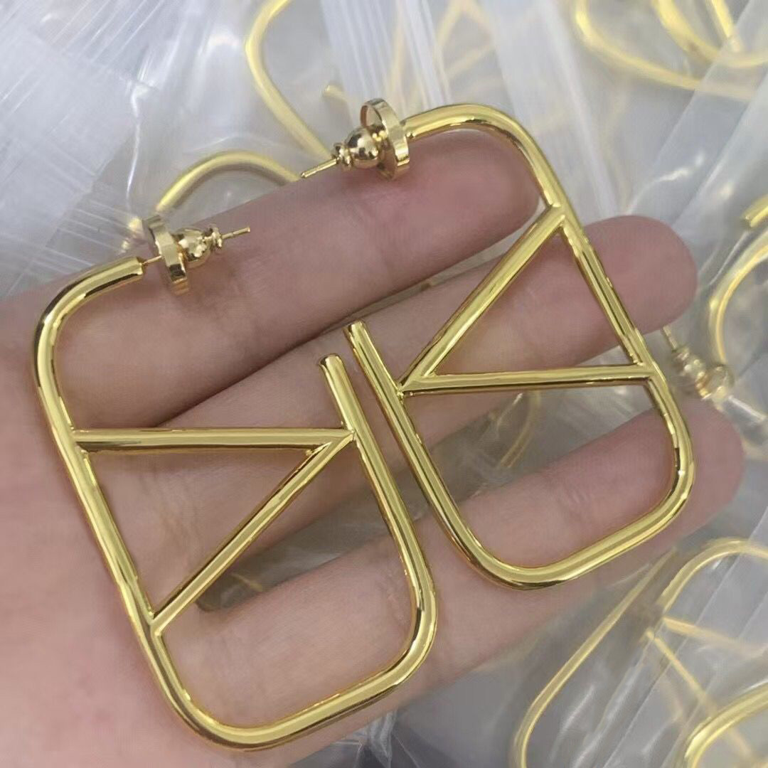 2 Sizes Luxury Style Women Fashion Earrings Hoops Simple V Letter Lover Gifts Designer Jewelry High Polish Engagement Earrings