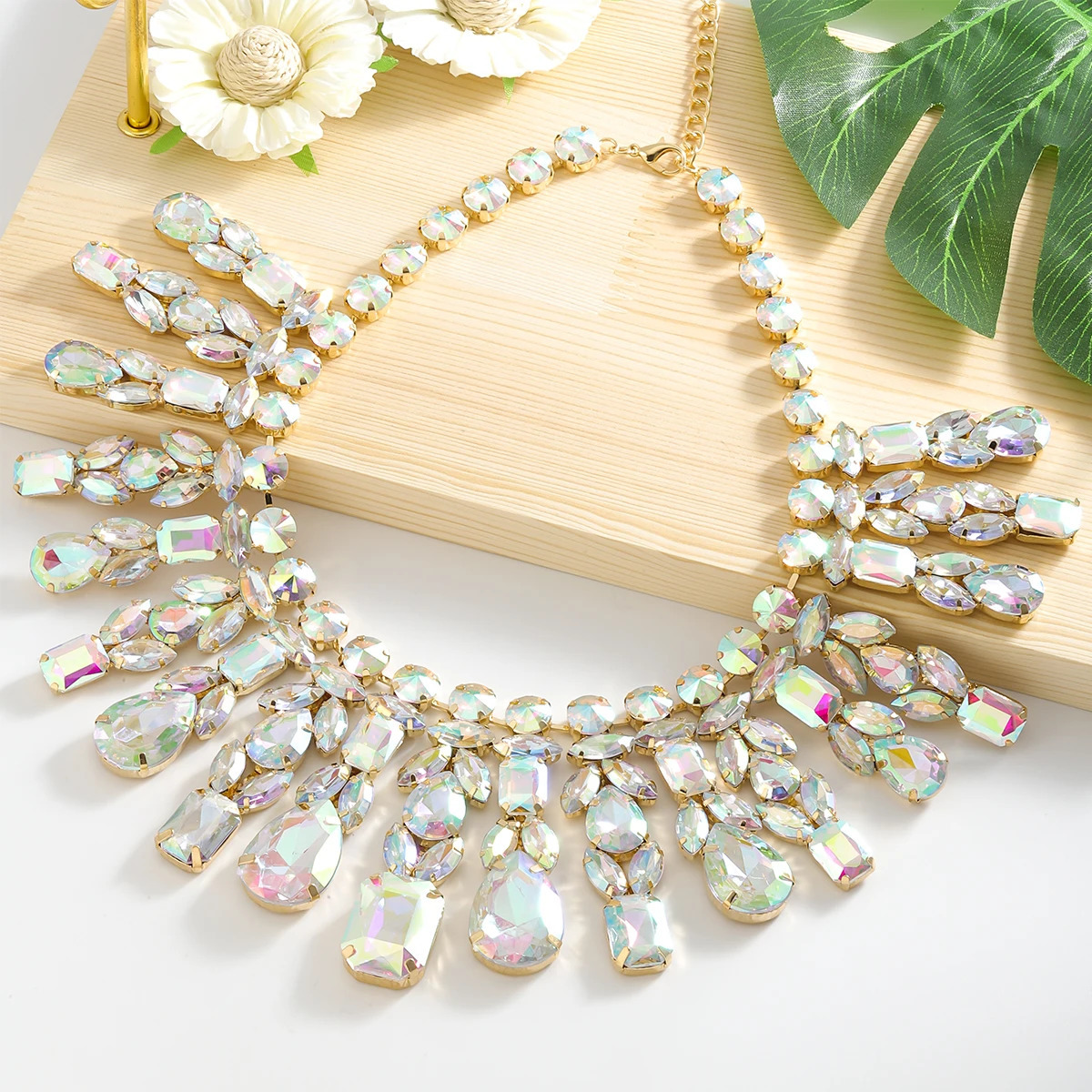 girlgo ious Full Rhinestone Pendant Necklace - Elegant Sparkling Jewelry Perfect for Parties Weddings and Special Occasions 250313