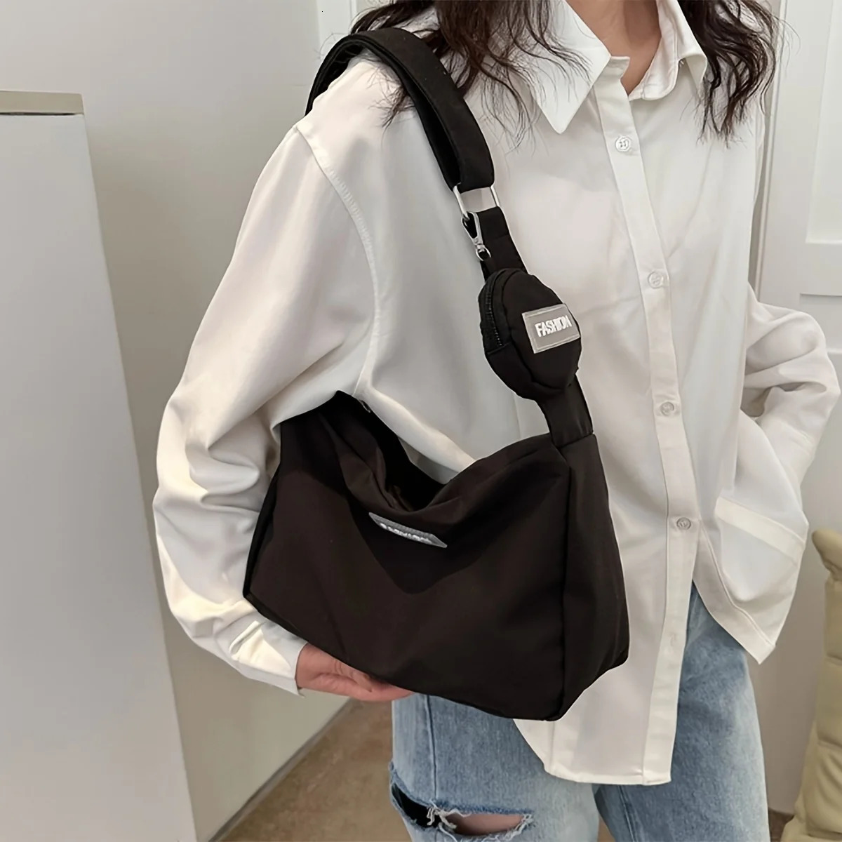 Simple and fashionable Oxford clothing shoulder bag trend retro large capacity handbag cross body one coat 250317