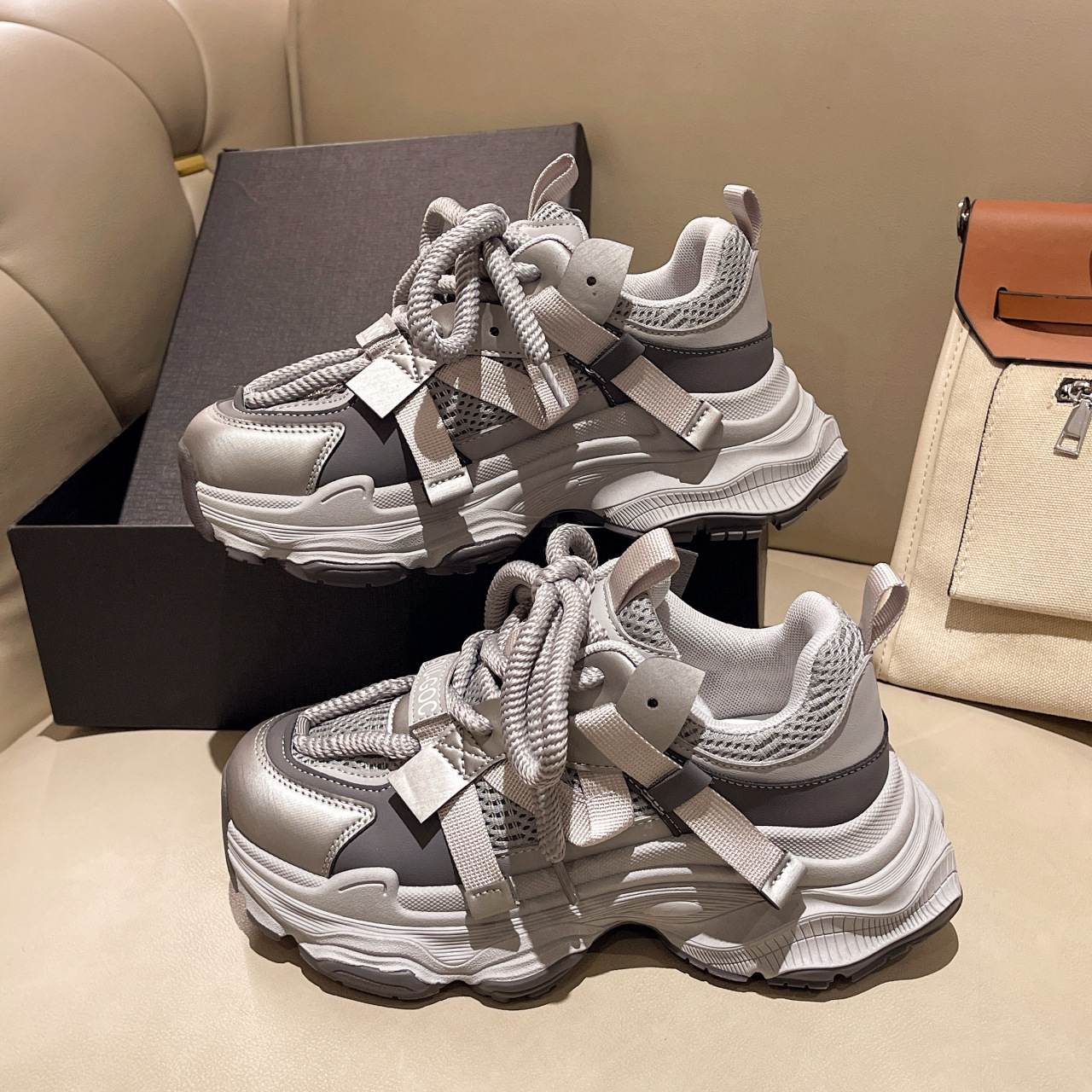 2025 new women's sports mesh breathable designer fashionable and popular height increasing thick soled shoes