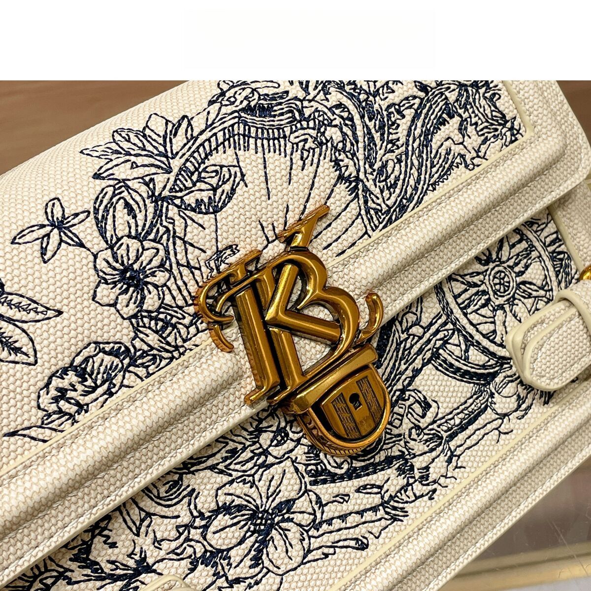 2025S Fashion Designer BANEVANF Princess New Chinese Embroidered Handbag With Female Buckle Fashionable Single Cross Shoulder Small Bag