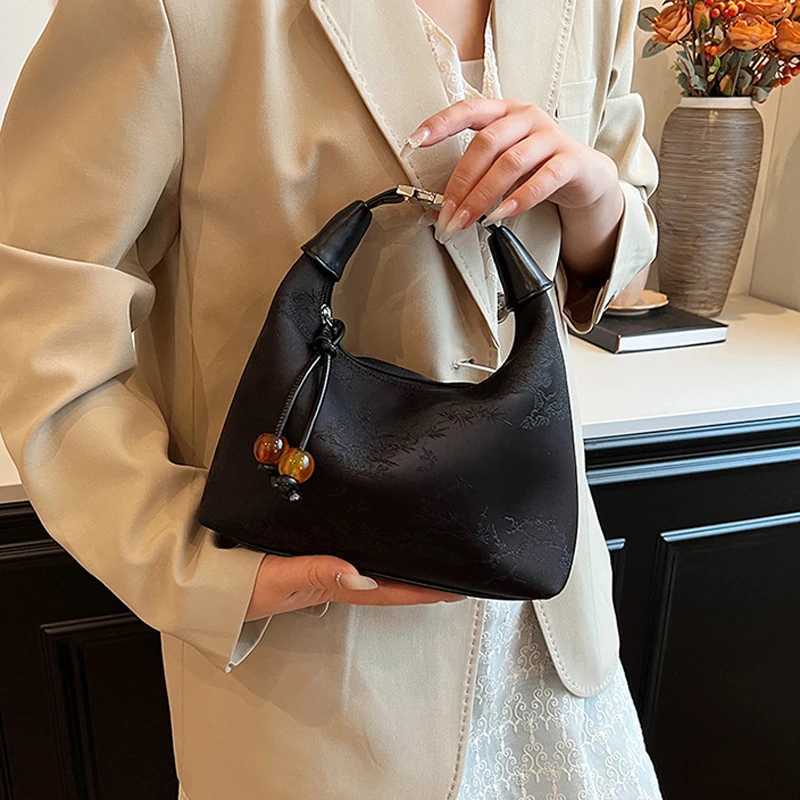 Versatile shoulder bag a fashionable Chinese embroidery handbag brand 2024 new Chinese fashion trend designer travel wallet Y250320