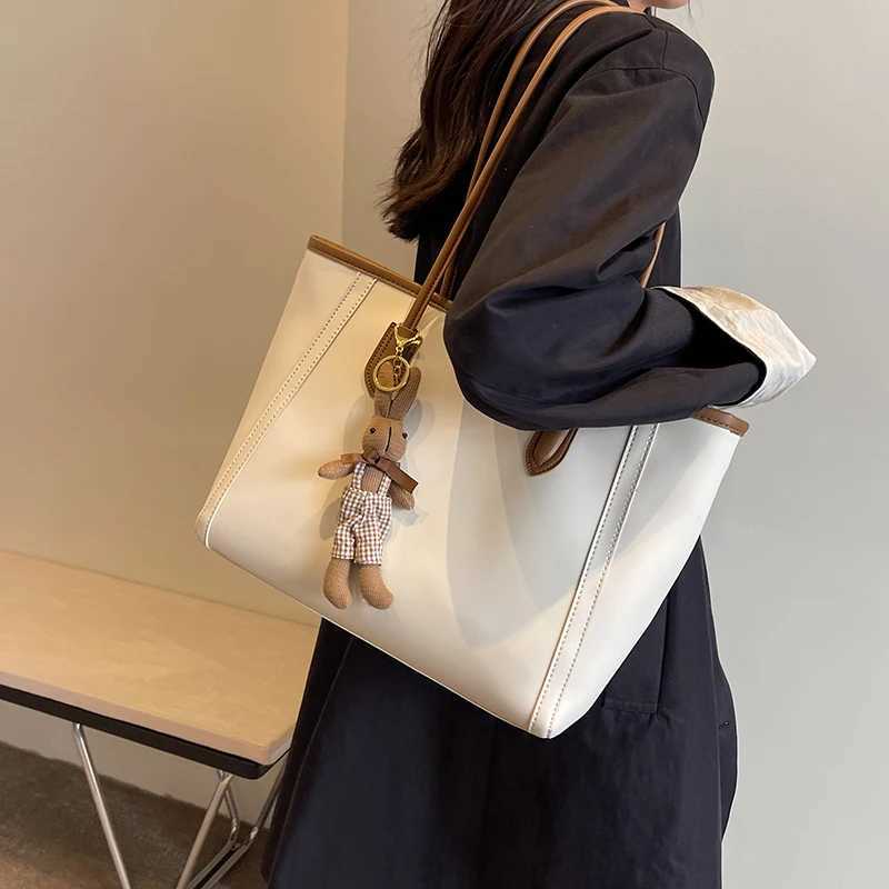 Large capacity womens handbag 2023 winter PU leather fashionable shoulder bag retro shopping office handbag Y250320