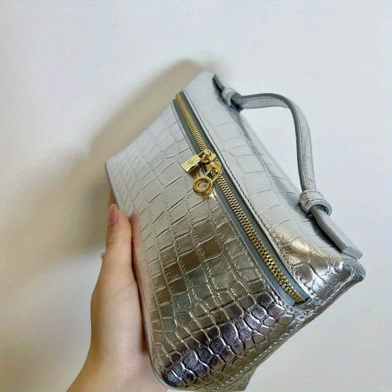 Home>Products>Crocodile Cowboy Lunch Box>Leather Square Bag>Fashion Lock Bag 250320
