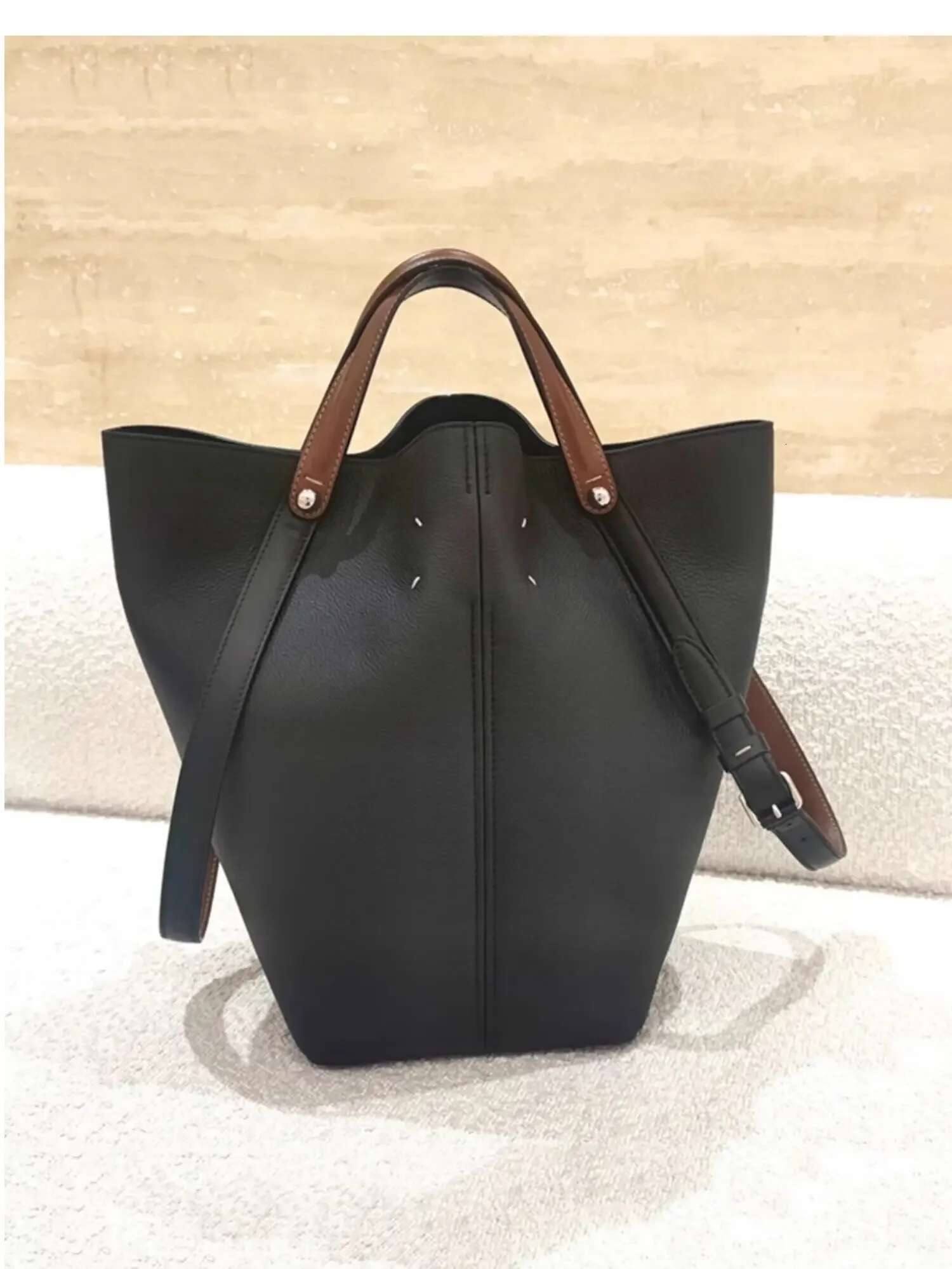 Designer bag Vintage Niche Design Soft Leather Contrasting Underarm Tote Magazine Bag