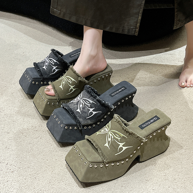 Punk Chunky Heels Slippers Sandals For Women Rivet Platform Slide Sandals Open Toe 2025 Summer Trendy Shoes Designer Women Shoes Square Toe Outdoor Be