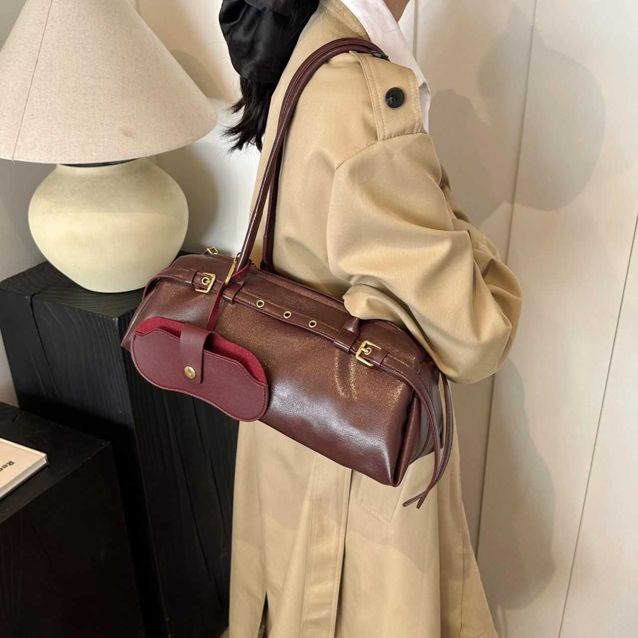 Punk style buckle needle shoulder bag womens handbag Korean handbag commuting bag retro PU leather bottom bag large capacity handbag Y250319