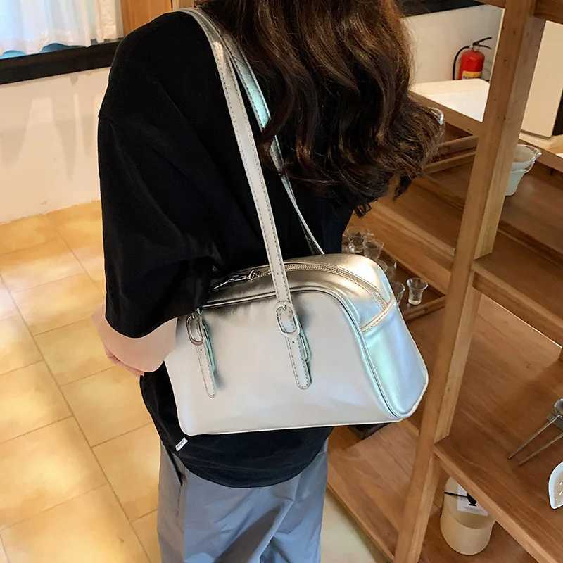 Green commuting shoulder bag womens luxury designer handbag solid color shoulder bag large capacity pillow lower arm bag Y250320