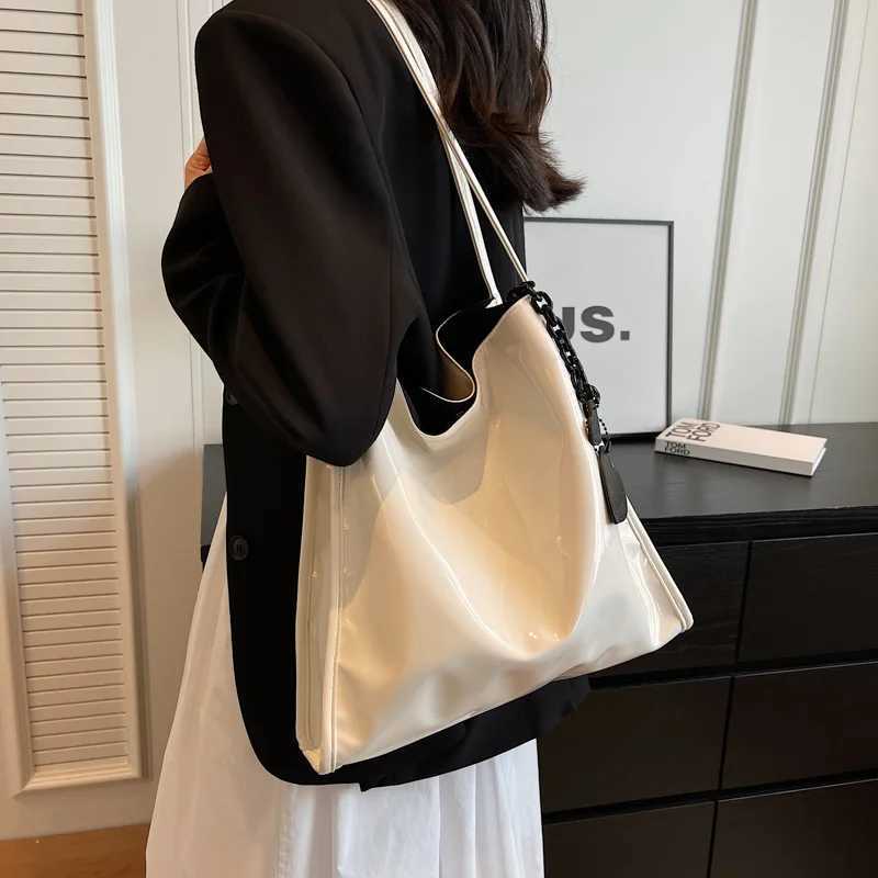 Luxury Designer Womens Fashion Patent Leather Glossy Underarm Shoulder Bags Large Capacity Commuting Handbags Y250320