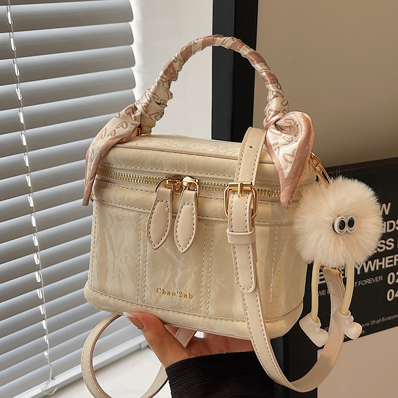 2025 Designer free designer 3 shipping Shoulder Bags for woman Casual Fashion vintage Tassel Ribbons black bucket