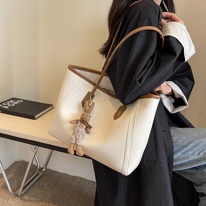 Large capacity womens handbag 2023 winter PU leather fashionable shoulder bag retro shopping office handbag Y250320