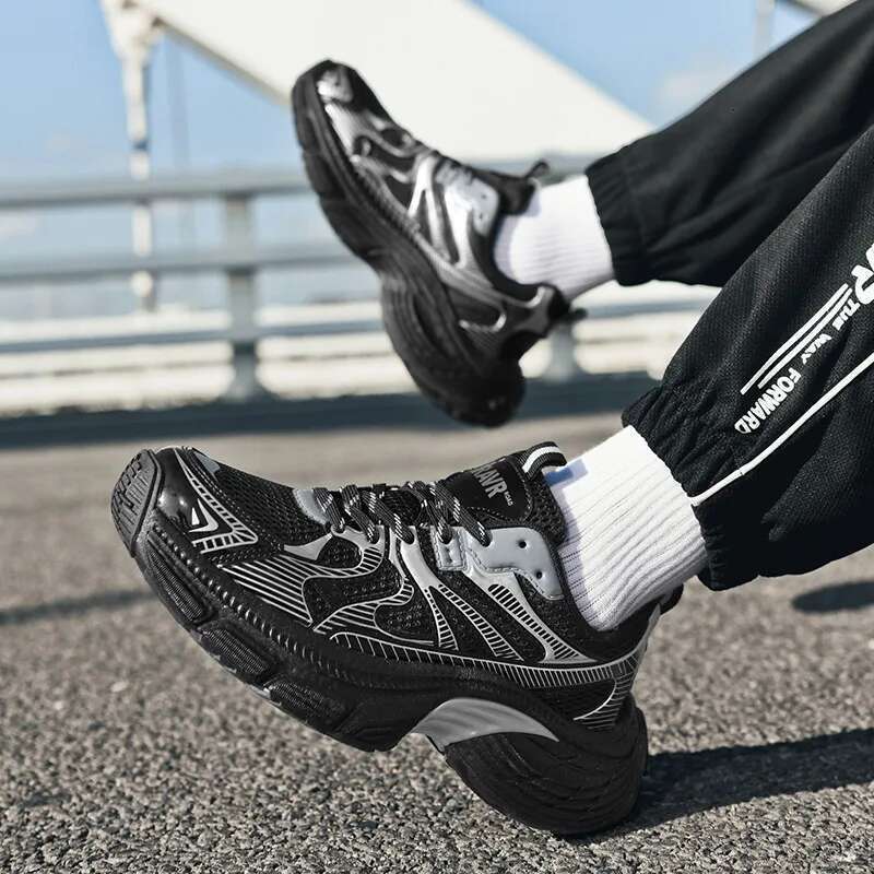2025 New Men's Running Breathable Mesh Lightweight Cushioned Athletic Sneakers for Jogging Gym Training Platform Shoes