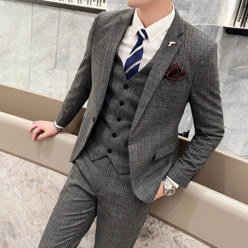 High Quality 2023 Men suit Vest Trousers British Fashion Slim Handsome Trend Allinone Banquet Threepiece Set Blaze 250311