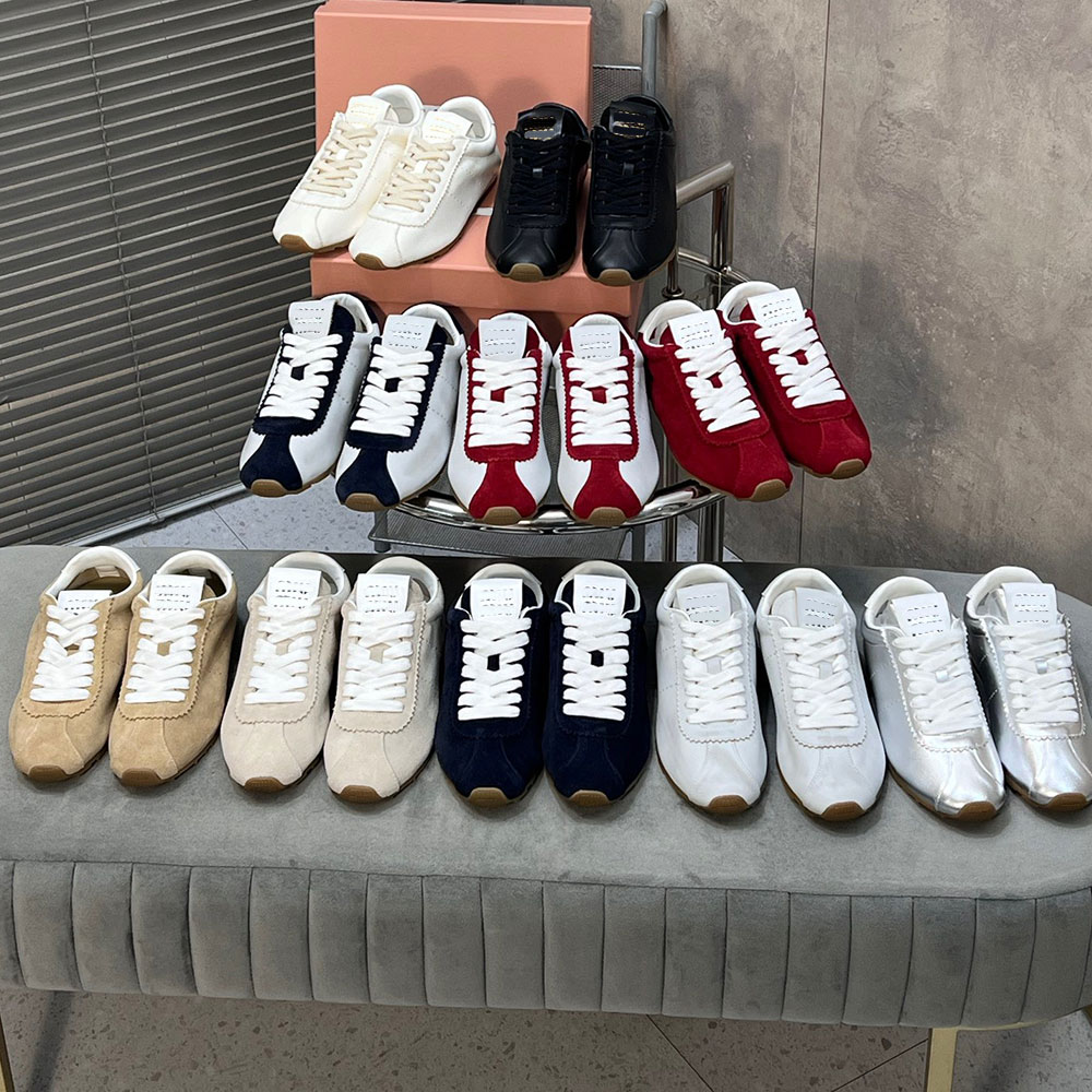 Womens Plume sneakers designer sneaker 5E114E Leather lining Refined workmanship materials Patterned tread Rubber sole Casual Sneaker suede sports shoes