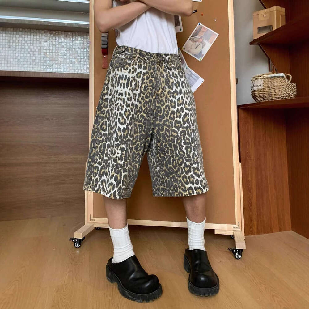 American leopard print camouflage printed denim shorts with straight design for men and women, wide leg cropped pants