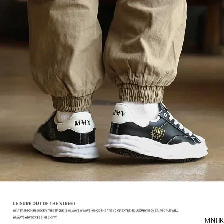 New Versatile Trendy M and Fem solution shoes for 2025 with thick soles and increased board height Y250320
