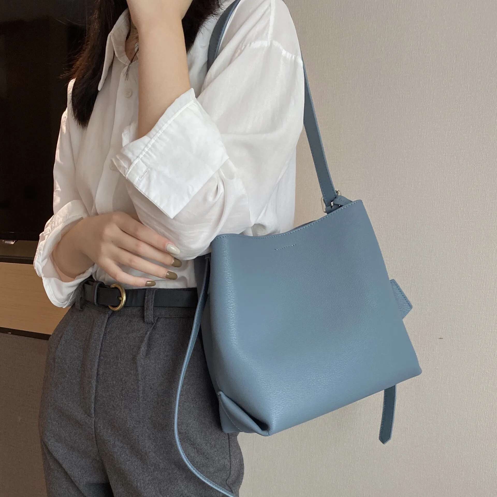 New Elegant Pure Blue Solid Color Bucket Medium Fashion Cowhide Leather Women Shoulder Bag OL Office Lady Business Handbag